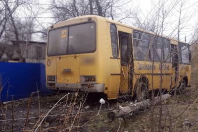 В Полтавской области водитель школьного автобуса потерял сознание и спровоцировал ДТП (фото) - newsone.ua - Полтавская обл. - Полтава