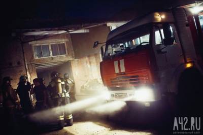 В Кузбассе для тушения жилого дома понадобилась помощь 13 спасателей - gazeta.a42.ru - округ Гурьевский