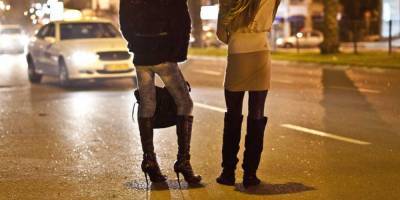Амир Охана - В Израиле начнут следить за соблюдением закона о запрете на пользование услугами проституток - detaly.co.il