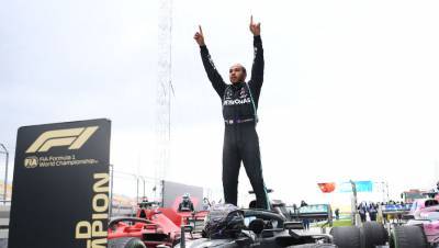 Льюис Хэмилтон - Михаэль Шумахер - Фрэнк Уильямс - Семикратный чемпион «Формулы-1» Хэмилтон будет посвящен в рыцари - gazeta.ru - Англия
