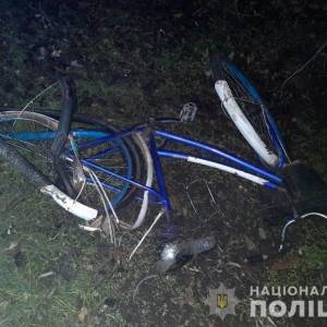 В Запорожской области возле магазина насмерть сбили велосипедиста. Фото - reporter-ua.com - Запорожская обл.