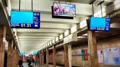 В столичном метро заработали часы, показывающие время до прибытия поезда - hubs.ua - Украина - Киев