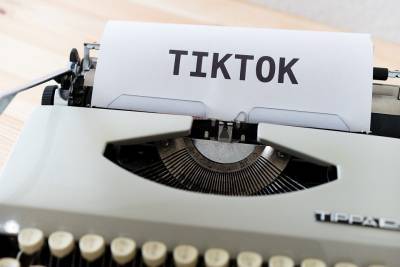 Профессор из Бишкека в 81 год стала звездой TikTok - pravda-tv.ru - Бишкек