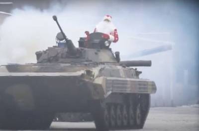 Деды Морозов - В Белоруссии военные Деды Морозы развезли подарки на самолетах и танках - m24.ru - Белоруссия