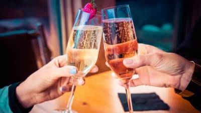 Россиянам объяснили, сколько шампанского нужно пить в Новый год - polit.info