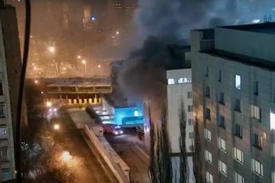 В Москве сотрудники ГИБДД спасли людей из горящего здания - aif.ru - Москва - Россия