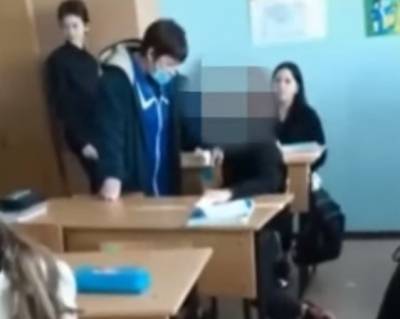 СКР возбудил дело из-за драки ученика со школьной уборщицей - znak.com - Россия - Хабаровск
