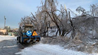 В заваленном снегом Владивостоке начали штрафовать управляющие компании - 5-tv.ru - Владивосток - Приморье