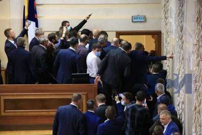 Страсти в Одесском облсовете: депутаты сломали двери и подрались (видео) - odessa-life.od.ua - Одесса