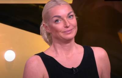 Анастасия Волочкова - Вся в стразах и без штанов: Волочкова примеряла новый образ, в Сети будет истерика - ukrainianwall.com - Украина