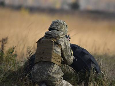 Снайпер боевиков на Донбассе ранил украинского военного – штаб ООС - gordonua.com - Донецкая обл.