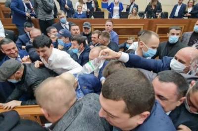 На сессии Одесского облсовета произошла драка с пострадавшими. Видео - vkcyprus.com - Украина - Одесса