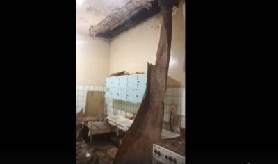 Часть потолка обрушилась в жилом доме Глазова (ВИДЕО) - gorodglazov.com - Удмуртия