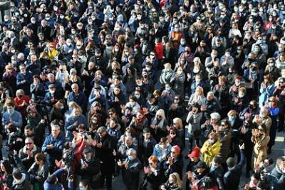 Никола Пашинян - Гегам Манукян - В Армении начался многотысячный митинг против «предателя Никола» - lenta.ru - Ереван