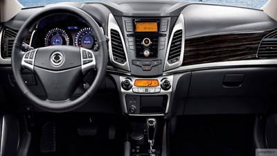 Renault Logan - Названы автомобили с провальными продажами в России - inforeactor.ru