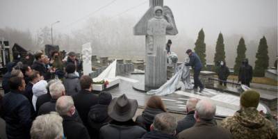 Леонид Каденюк - В Киеве открыли памятник Леониду Каденюку - nv.ua - Киев - Колумбия