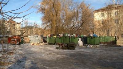 Контейнерная площадка на улице Металлистов заросла хламом - penzainform.ru