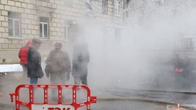 Мария Базарева - Парковку подстанции скорой помощи затопило горячей водой в Барнауле - nation-news.ru - Барнаул