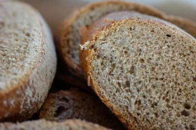Майкл Мосли - Диетолог Майкл Мосли перечислил вредные свойства черного хлеба - actualnews.org - Англия