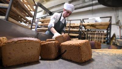 Майкл Мосли - Диетолог рассказал об опасности черного хлеба из-за уровня сахара - iz.ru - Израиль