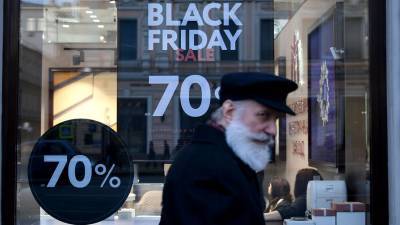 Россияне стали покупать меньше товаров в «черную пятницу» - gazeta.ru - Такск