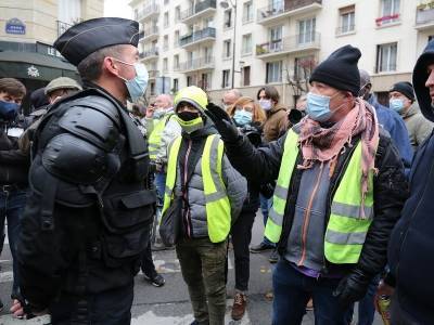 Жеральд Дарманен - На 95 задержанных на митингах во Франции пришлось 67 пострадавших полицейских - sobesednik.ru - Франция - Париж