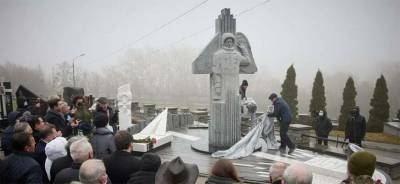 Леонид Каденюк - В Сети разгорелся скандал вокруг памятника Каденюку, который открыл Зеленский - agrimpasa.com