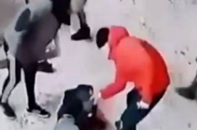 Ногами по голове: в России неадекваты избили женщину-таксиста. ВИДЕО - from-ua.com - Украина - Новосибирск