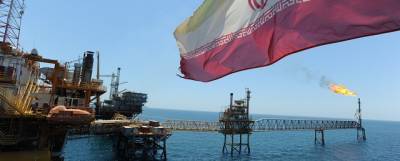 Иран готовится нарастить экспорт нефти после снятия санкций США - runews24.ru - США - Иран