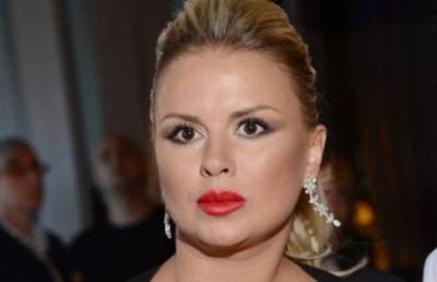 Анна Семенович - Екатерина Гордон - Семенович пойдет в суд из-за конфет в форме ее груди - pupolita.ru