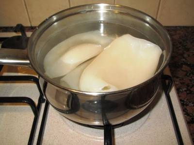 По совету знакомого повара варю кальмаров 40 минут: получаются нежнее и вкуснее, чем "двухминутные" - zpravda.ru
