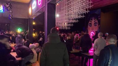 Карантинный хип-хоп: в Киеве в ночном клубе несмотря на запрет собрались более 500 гуляк - 24tv.ua - Киев