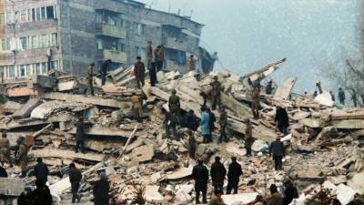 Михаил Горбачев - Спитакское землетрясение: 32 года и 25 тысяч потерянных жизней спустя - 5-tv.ru - Армения