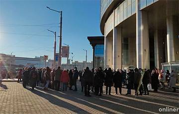 Якуб Колас - Пенсионеры в Минске смогли прорваться на площадь Независимости и Привокзальную площадь - charter97.org - Минск