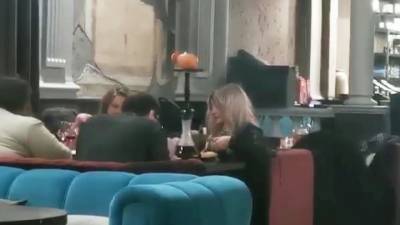 В московской кальянной напали на корреспондента ВГТРК - vesti.ru - Москва