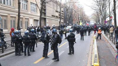 Во Франции - Во Франции проходят массовые протестные акции, полиция применила газ - grodnonews.by - Франция - Париж