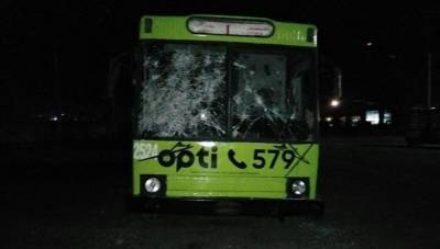 В Днепре подростки ради фото пролезли в депо и разбили троллейбусы на сотни тысяч: фото - news.24tv.ua