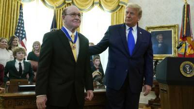 Дональд Трамп - Трамп в понедельник вручает Медаль свободы борцу Дэну Гейблу - golos-ameriki.ru - США - штат Айова