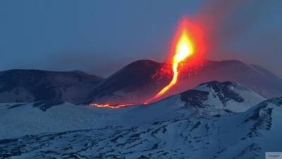 Длина потока лавы на склоне вулкана Ключевской на Камчатке достигла 1,5 км - newinform.com
