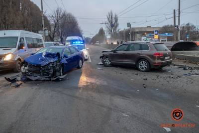 В Днепре столкнулись Volkswagen и Toyota: пострадали 3 человека - news.24tv.ua - Киев