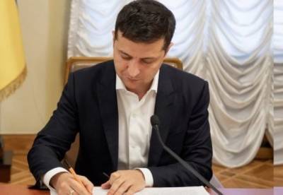 Владимир Зеленский - Кассовые аппараты для ФОПов отсрочены: президент подписал закон - facenews.ua