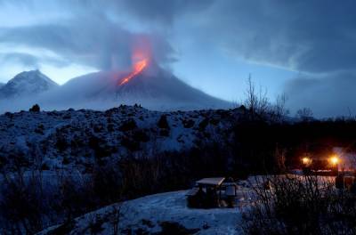 В России началось извержение вулкана Ключевская Сопка: из жерла вытекает лава – видео - news.24tv.ua