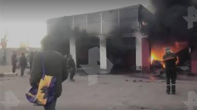 Баллоны взорвались в горящей автомастерской в Санкт-Петербурге - iz.ru - Санкт-Петербург - Израиль - Оха