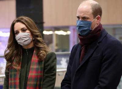 принц Уильям - Кейт - Принц Уильям и герцогиня Кэтрин появились в защитных масках на лондонском вокзале - argumenti.ru - Англия - Шотландия