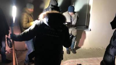 Стреляли, бросили гранату, ранили полицейских: на Киевщине схватили банду, которая совершала разбойные нападения - ru.espreso.tv