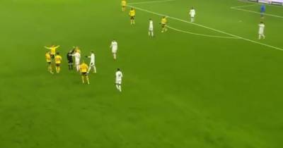 Подлость года: в Швеции футболисты схитрили, чтобы сорвать атаку соперника (видео) - tsn.ua - Швеция
