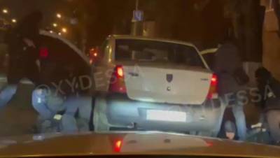 Нападение на женщину и угон авто: полицейские Одессы жестко задержали злоумышленников – видео - news.24tv.ua - Одесса - Новости Одессы
