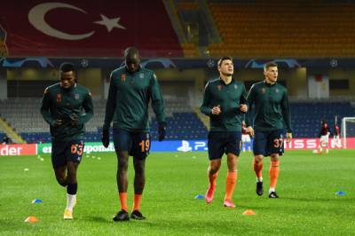 Пьер Вебо - Футболисты Истанбула ушли с поля из-за расистских оскорблений от резервного судьи - news.bigmir.net - Турция - Камерун - Псж