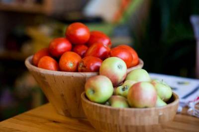 Россия ввела эмбарго на помидоры и яблоки из Азербайджана - lenta.ua - Россия - Азербайджан - Запрет
