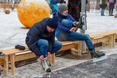 В Челябинске открыто 11 ледовых катков: рассказываем, где можно покататься - chel.mk.ru - Челябинск